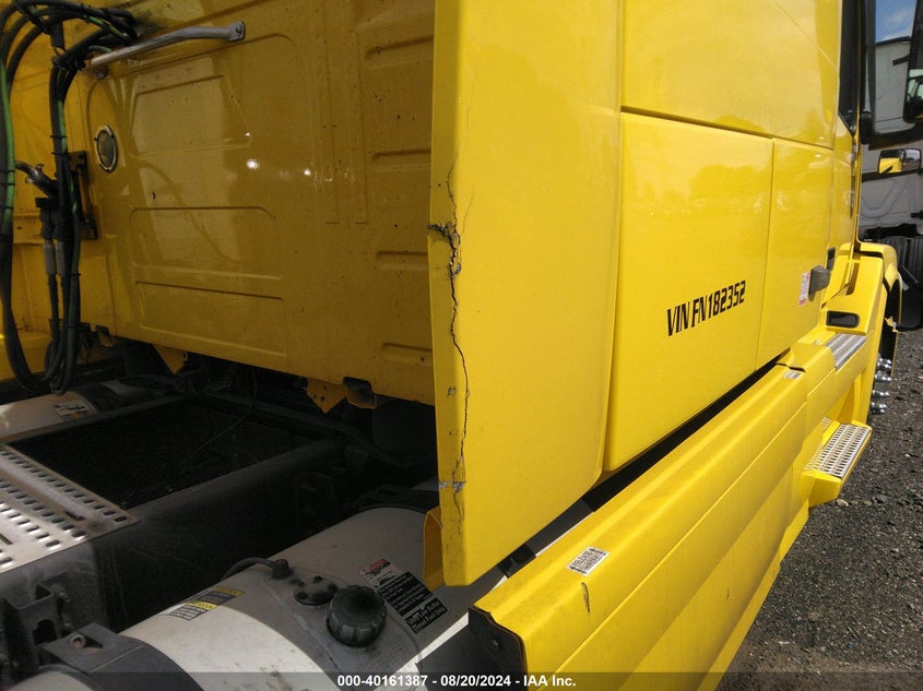 2015 Volvo Vn Vnl VIN: 4V4NC9EH6FN182352 Lot: 40161387