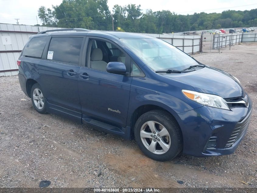 5TDKZ3DC2JS910364 2018 TOYOTA SIENNA - Image 1