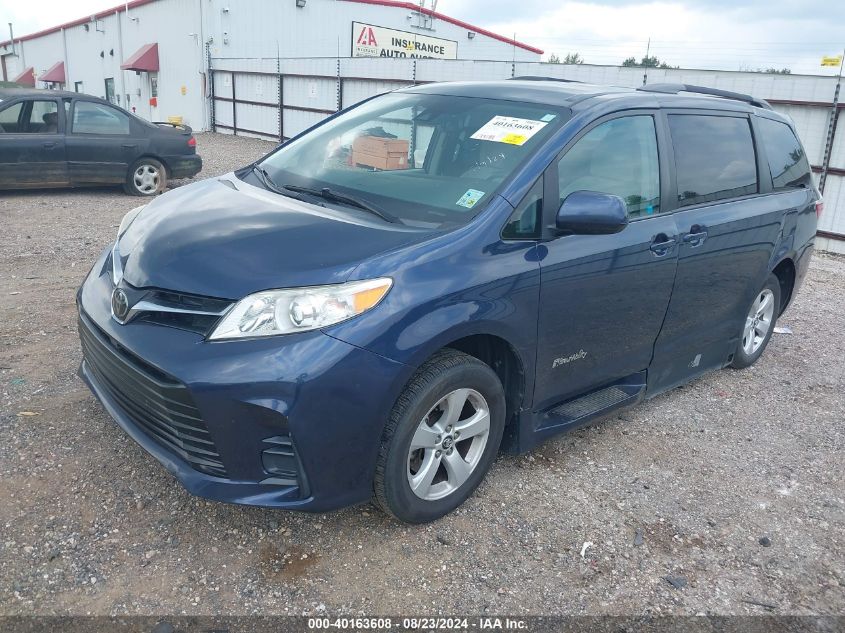 5TDKZ3DC2JS910364 2018 TOYOTA SIENNA - Image 2