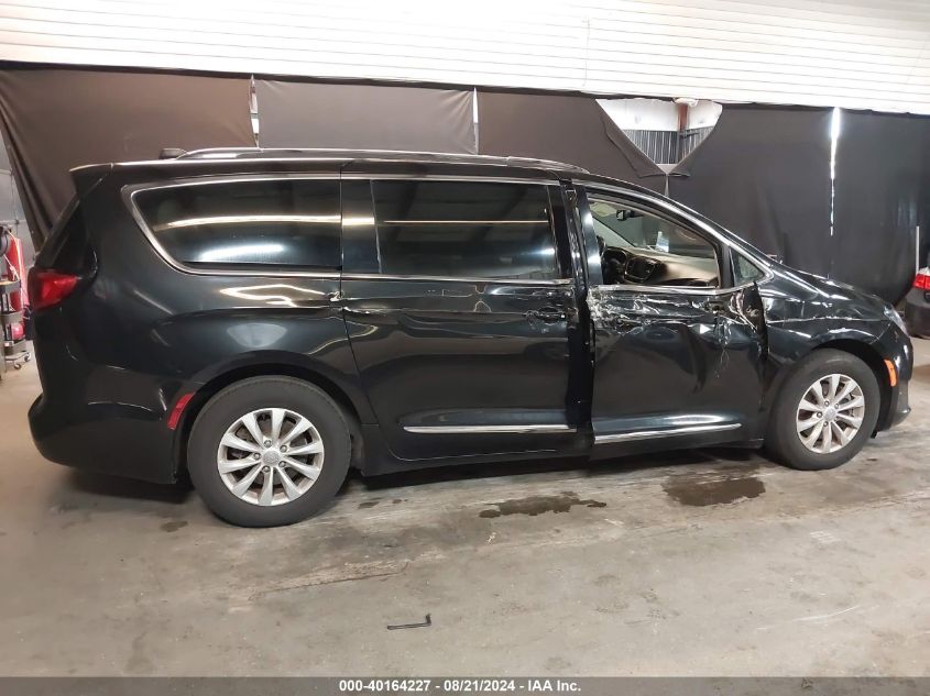 2019 Chrysler Pacifica Touring L VIN: 2C4RC1BG0KR532758 Lot: 40164227