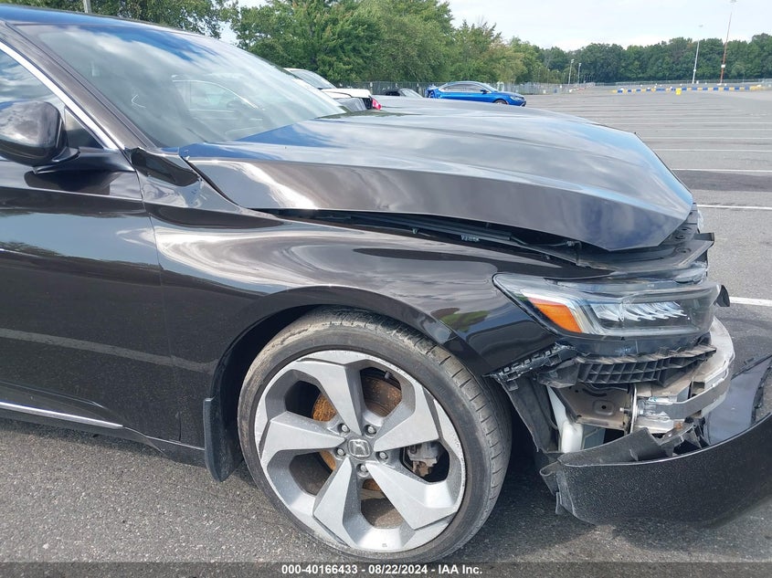 VIN 1HGCV1F96JA038677 2018 HONDA ACCORD TOURING