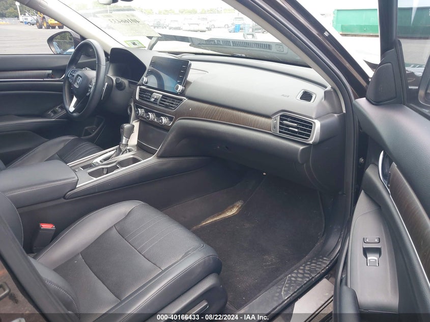 VIN 1HGCV1F96JA038677 2018 HONDA ACCORD TOURING