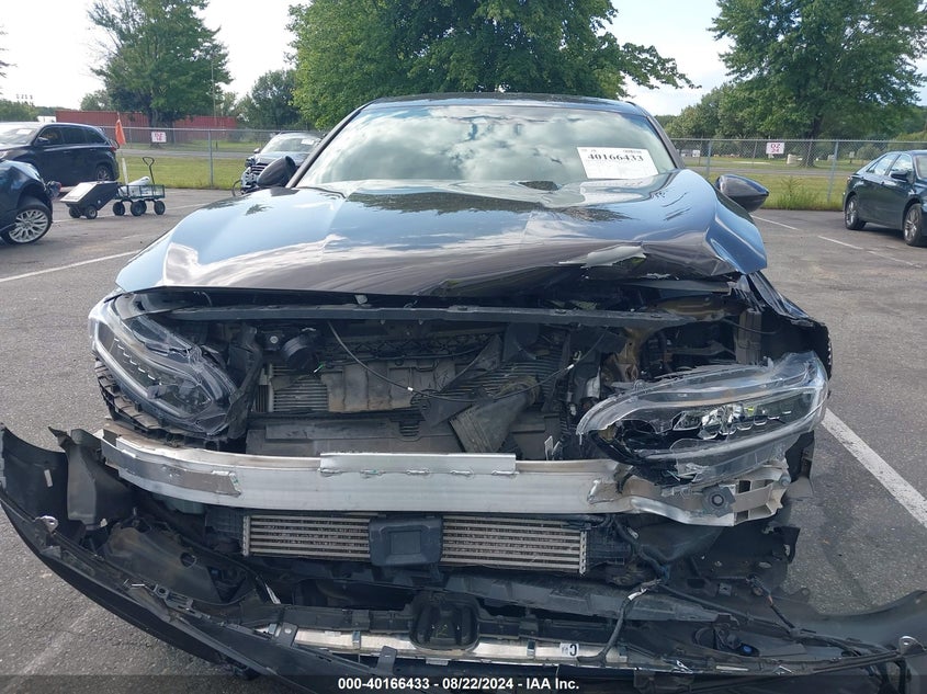 VIN 1HGCV1F96JA038677 2018 HONDA ACCORD TOURING