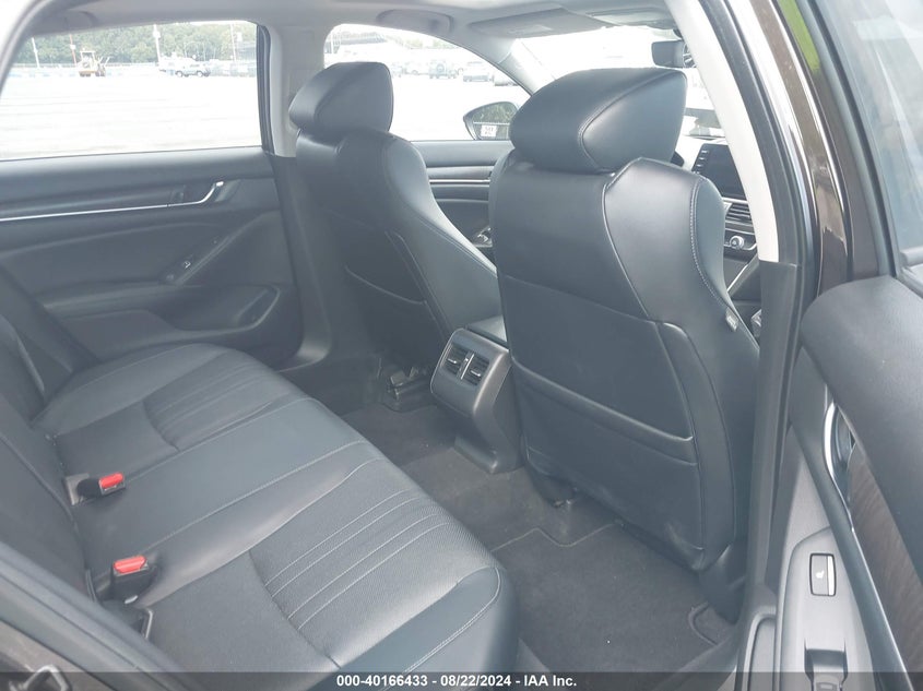 VIN 1HGCV1F96JA038677 2018 HONDA ACCORD TOURING