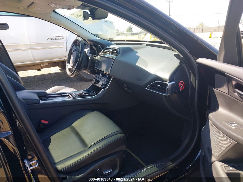2019 JAGUAR XE VIN: SAJAR4FX2KCP52856