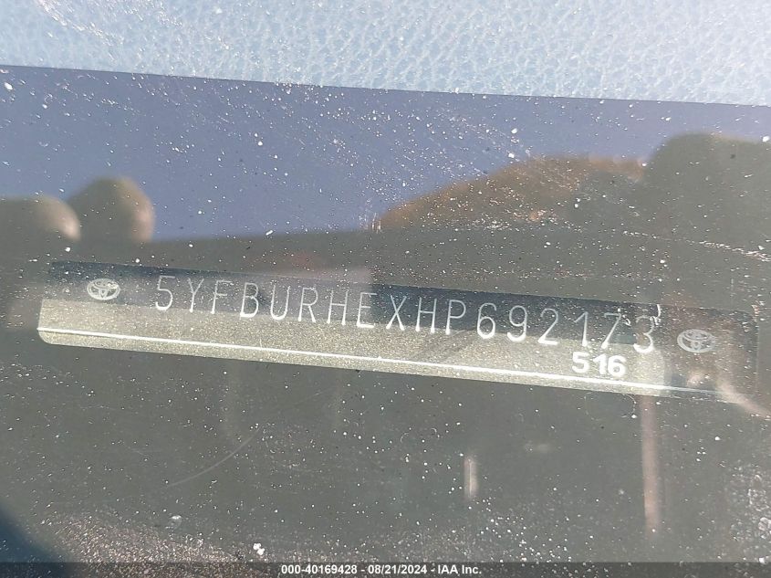 VIN 5YFBURHEXHP692173 2017 TOYOTA COROLLA SE