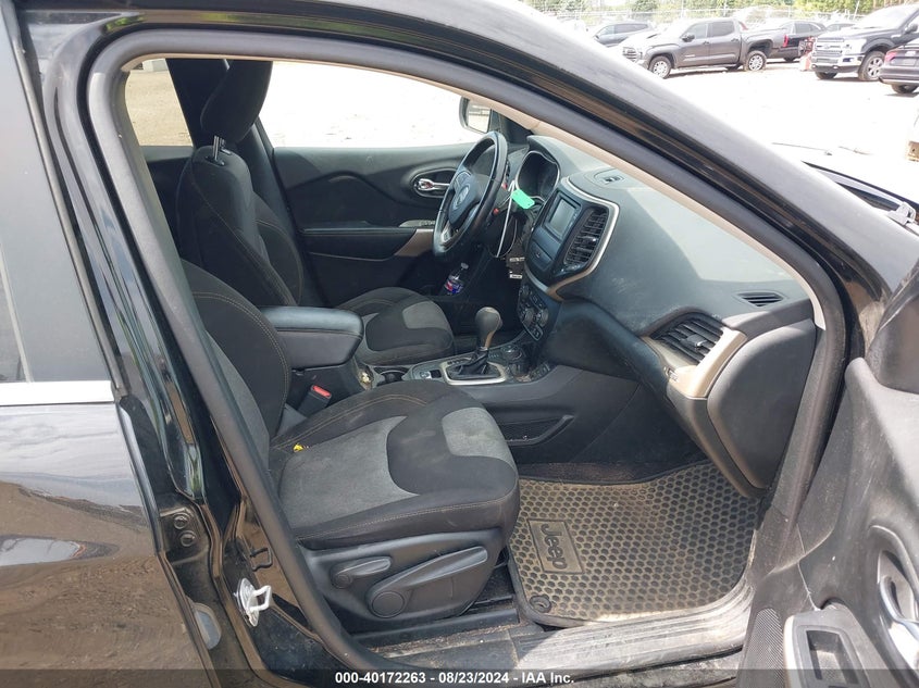 2018 JEEP CHEROKEE LATITUDE 4X4 - 1C4PJMCX6JD615027