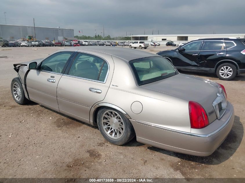 2000 Lincoln Town Car Signature VIN: 1LNHM82W7YY933359 Lot: 40173859