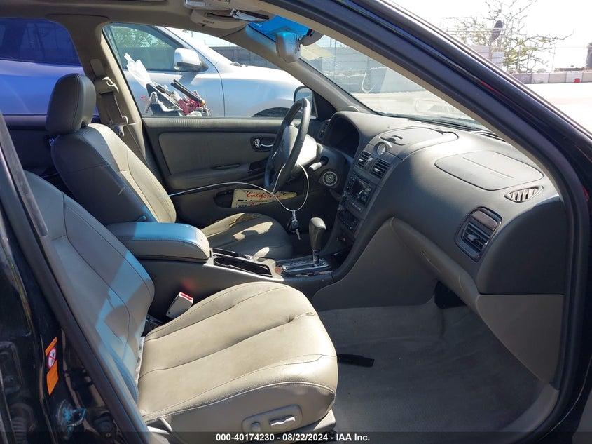 2000 Infiniti I30 Luxury/Touring VIN: JNKCA31A0YT118352 Lot: 40174230