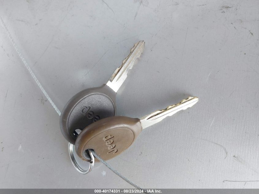 2002 Jeep Grand Cherokee Sport VIN: 1J4GW38N12C211315 Lot: 40174331