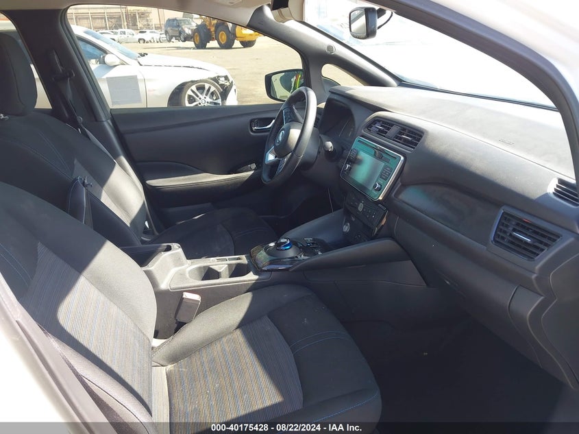 VIN 1N4AZ1CPXJC310011 2018 NISSAN LEAF SV