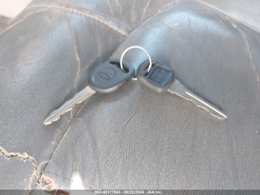 2001 Chevrolet Suburban 1500 Lt VIN: 1GNEC16TX1J294353 Lot: 40177043