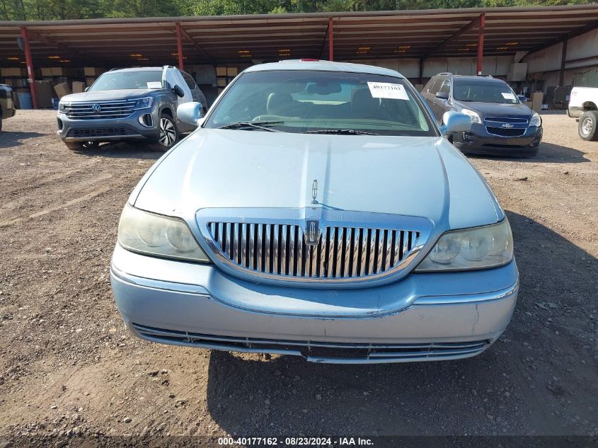 2005 Lincoln Town Car Signature Limited VIN: 1LNHM82W35Y606601 Lot: 40177162