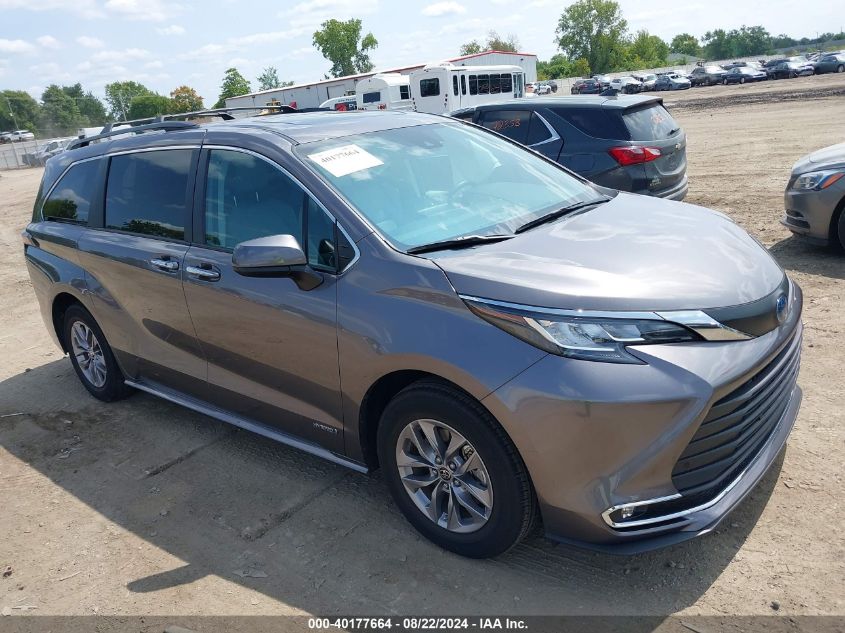 2021 TOYOTA SIENNA XLE - 5TDYRKEC1MS074490