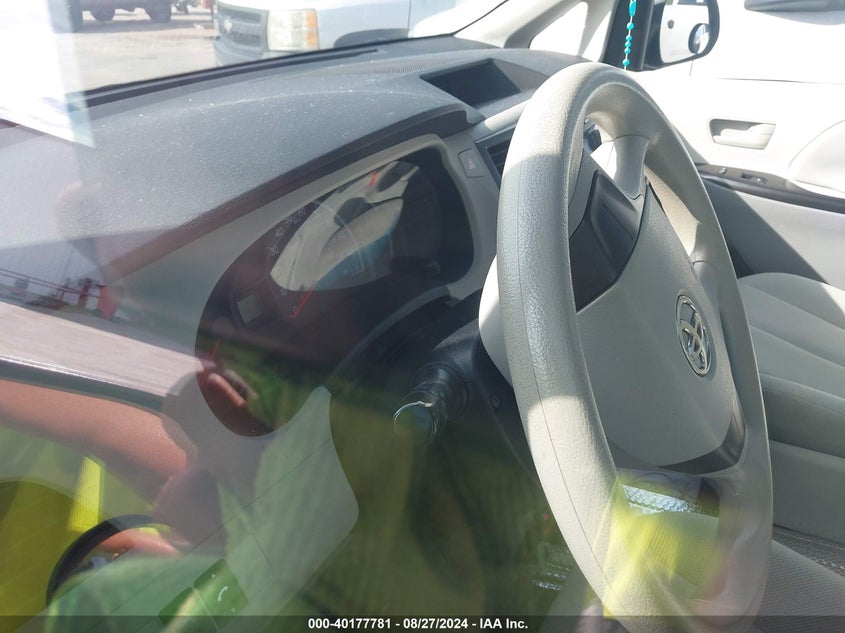 2011 Toyota Sienna VIN: 5TDKA3DC7BS004753 Lot: 40177781