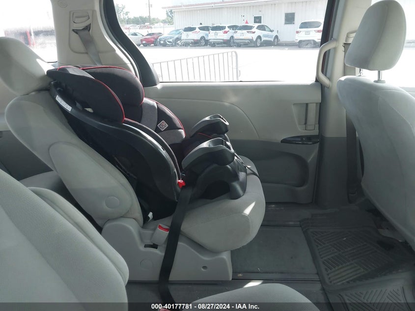 2011 Toyota Sienna VIN: 5TDKA3DC7BS004753 Lot: 40177781