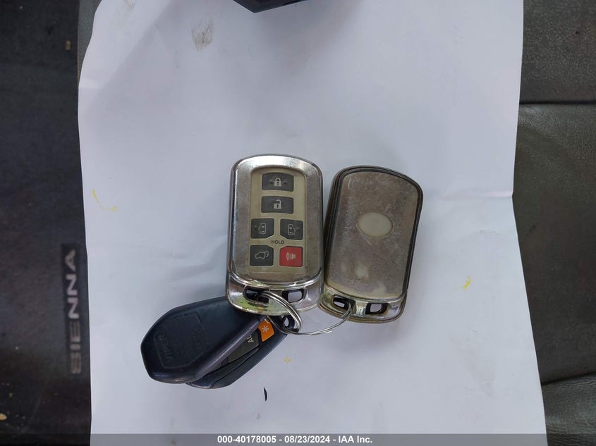 2011 Toyota Sienna Xle V6 VIN: 5TDYK3DC2BS102063 Lot: 40178005