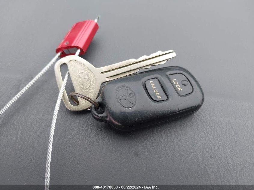 2002 Toyota Sienna Le VIN: 4T3ZF13C12U504203 Lot: 40178060