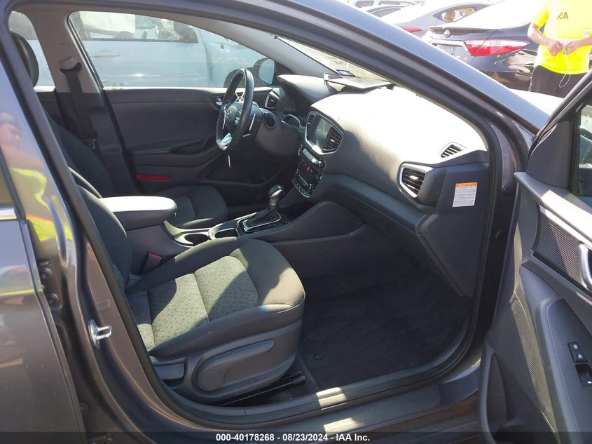 2018 HYUNDAI IONIQ HYBRID SEL - KMHC75LC8JU103233