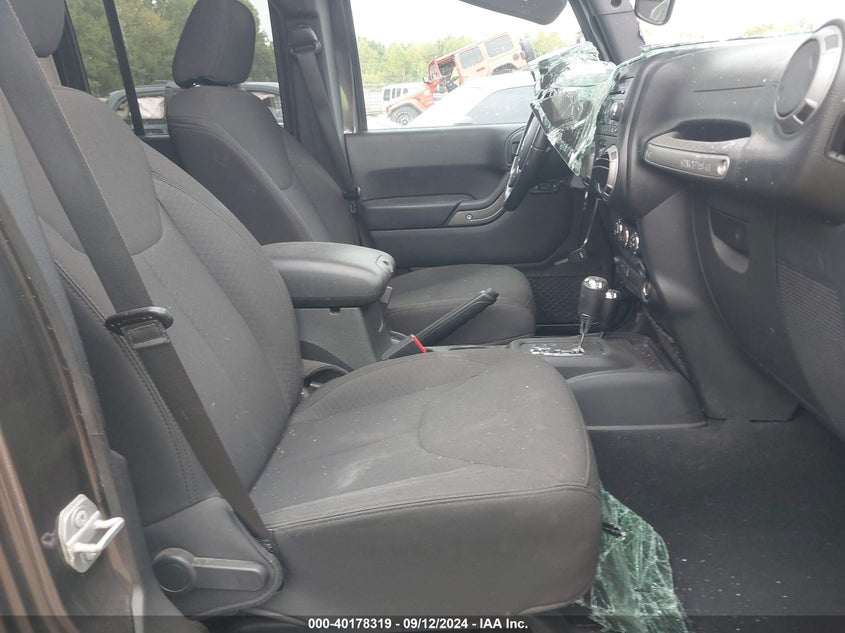 2017 JEEP WRANGLER UNLIMITED SPORT 4X4 - 1C4BJWDG9HL690941