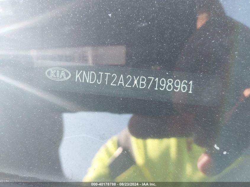 KNDJT2A2XB7198961 2011 Kia Soul +