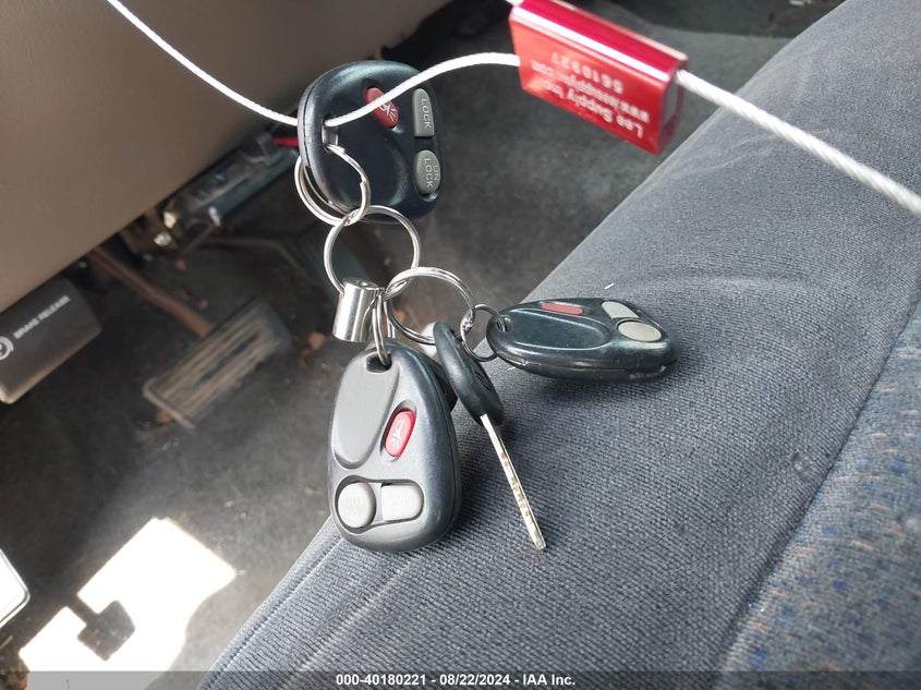 2002 Chevrolet Suburban 1500 Ls/Lt/Z71 VIN: 1GNFK16Z82J143525 Lot: 40180221