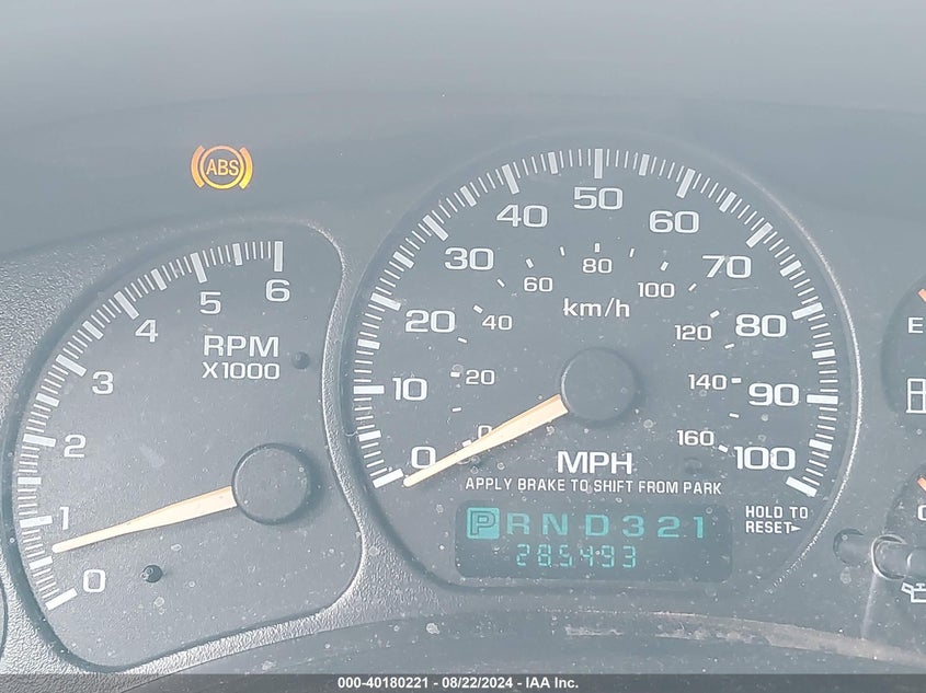 2002 Chevrolet Suburban 1500 Ls/Lt/Z71 VIN: 1GNFK16Z82J143525 Lot: 40180221