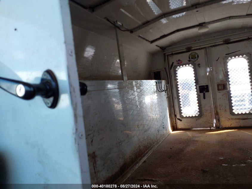 2010 Ford E-350 Cutaway VIN: 1FDSE3FL3ADA52662 Lot: 40180278