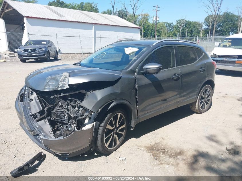 JN1BJ1CR0JW265072 2018 NISSAN ROGUE - Image 2