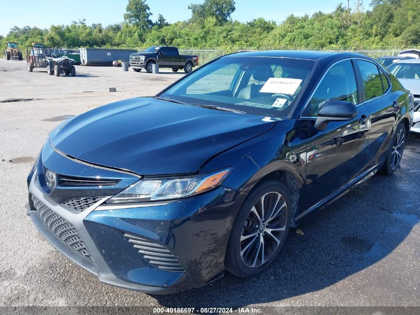 4T1B11HK3JU572400 2018 TOYOTA CAMRY - Image 2