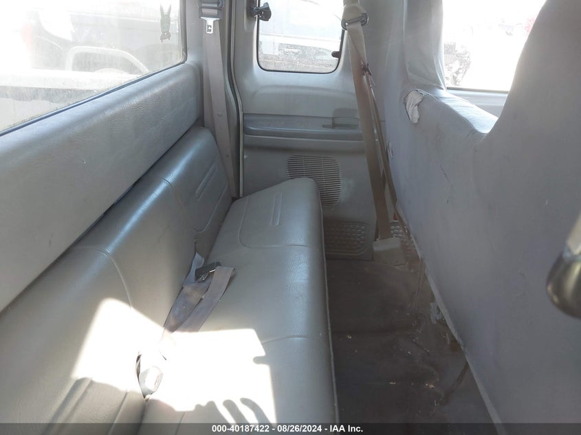 1999 Ford F-250 Lariat/Xl/Xlt VIN: 1FTNX20F7XEE73392 Lot: 40187422