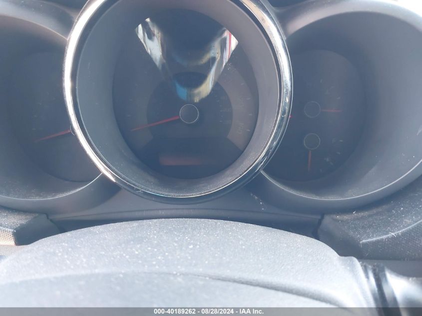 2011 Kia Soul + VIN: KNDJT2A25B7199709 Lot: 40189262