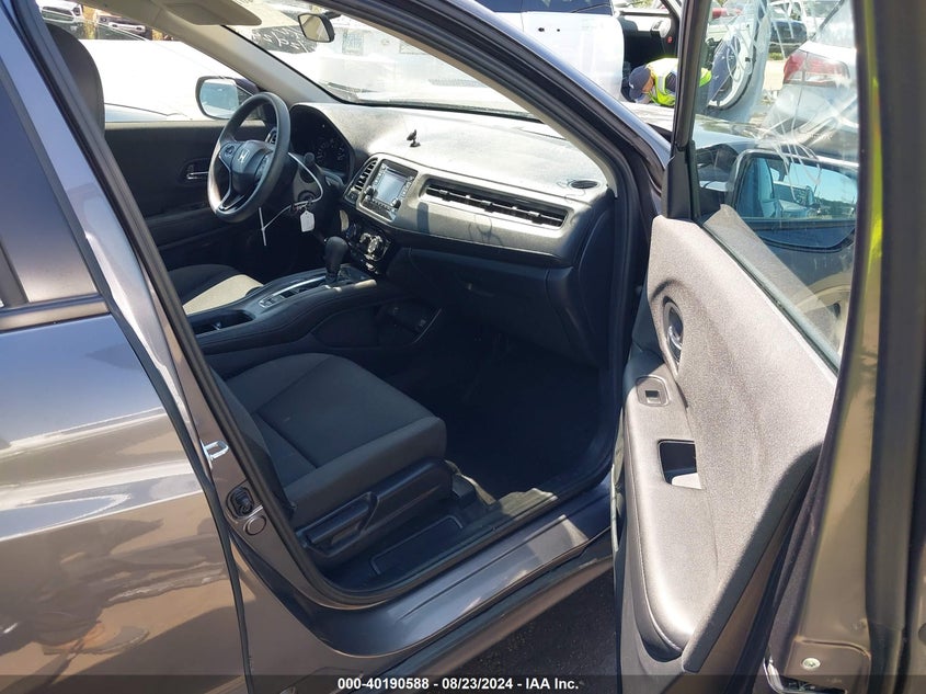 VIN 3CZRU6H37NM735599 2022 HONDA HR-V AWD LX