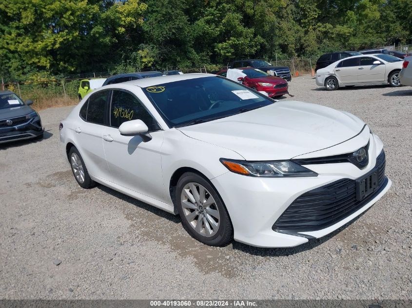 4T1B11HK5JU571958 2018 TOYOTA CAMRY - Image 1