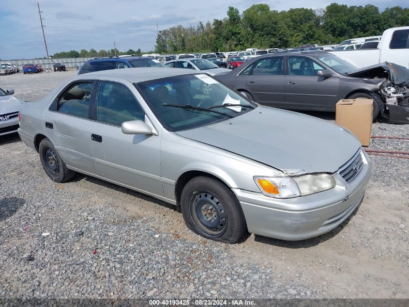 2000 Toyota Camry Le V6 VIN: 4T1BF22K8YU099586 Lot: 40193425