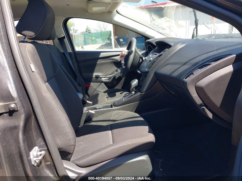 VIN 1FADP3F24HL315858 2017 FORD FOCUS SE