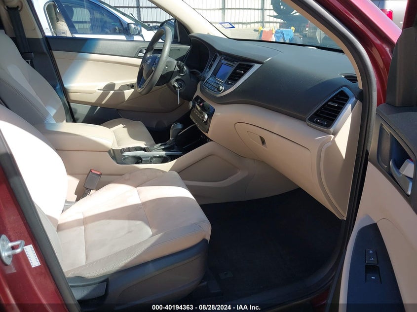 2017 HYUNDAI TUCSON SE - KM8J33A45HU264555