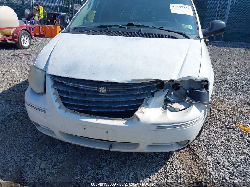 2C8GP64L55R265042 2005 Chrysler Town & Country Limited