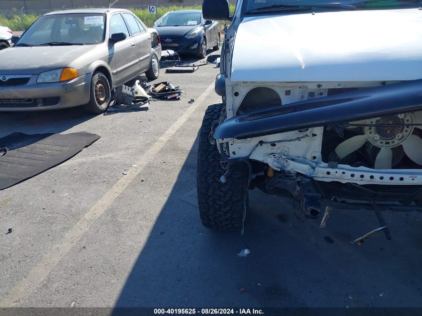 2000 Toyota Tacoma Base V6 VIN: 5TEWN72N6YZ708360 Lot: 40195625