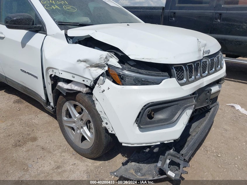 2024 Jeep Compass Latitude 4X4 VIN: 3C4NJDBN5RT604324 Lot: 40200433