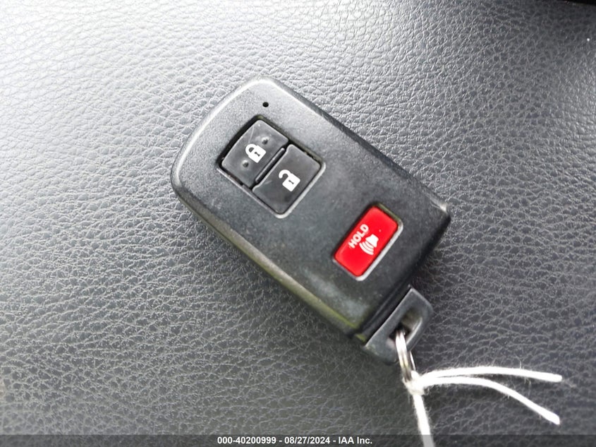 2018 TOYOTA RAV4 XLE - JTMRFREV7JD251316