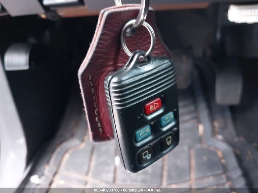 2007 Lincoln Navigator VIN: 5LMFU275X7LJ20126 Lot: 40203706