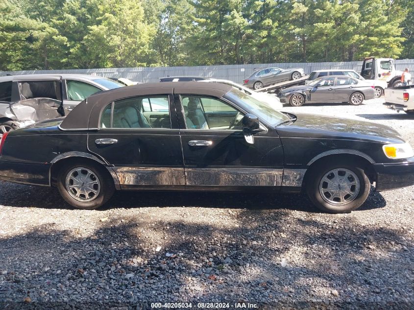 1LNFM82W7WY701316 1998 Lincoln Town Car Signature