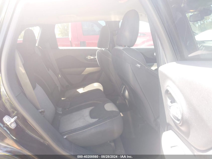 VIN 1C4PJMCB6JD547073 2018 JEEP CHEROKEE LATITUDE 4X4
