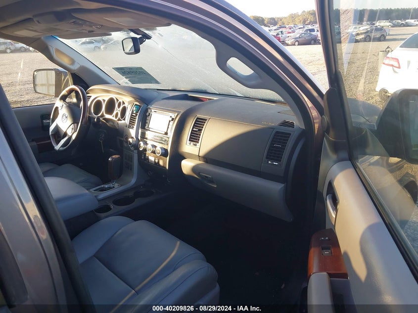 2017 TOYOTA SEQUOIA auction photo 5