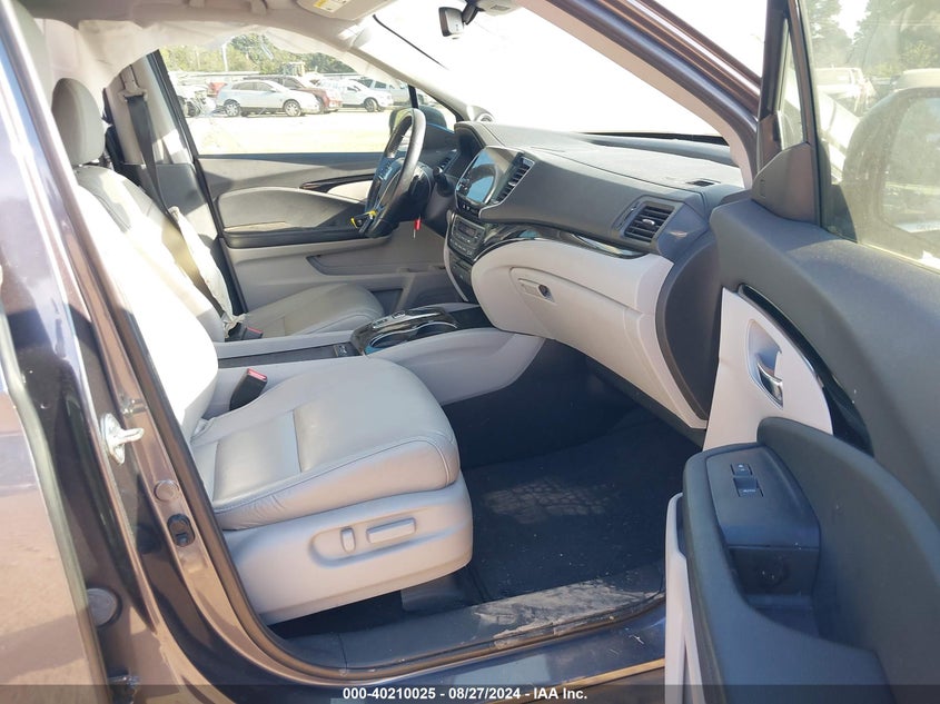 VIN 5FNYF5H6XKB010837 2019 HONDA PILOT TOURING