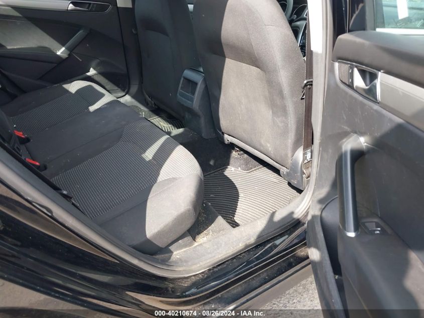 2017 Volkswagen Passat 1.8T S VIN: 1VWAT7A36HC025392 Lot: 40210674