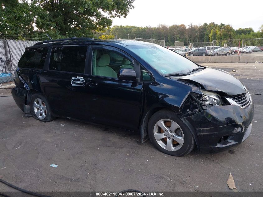 5TDKZ3DC6HS867058 2017 TOYOTA SIENNA - Image 1