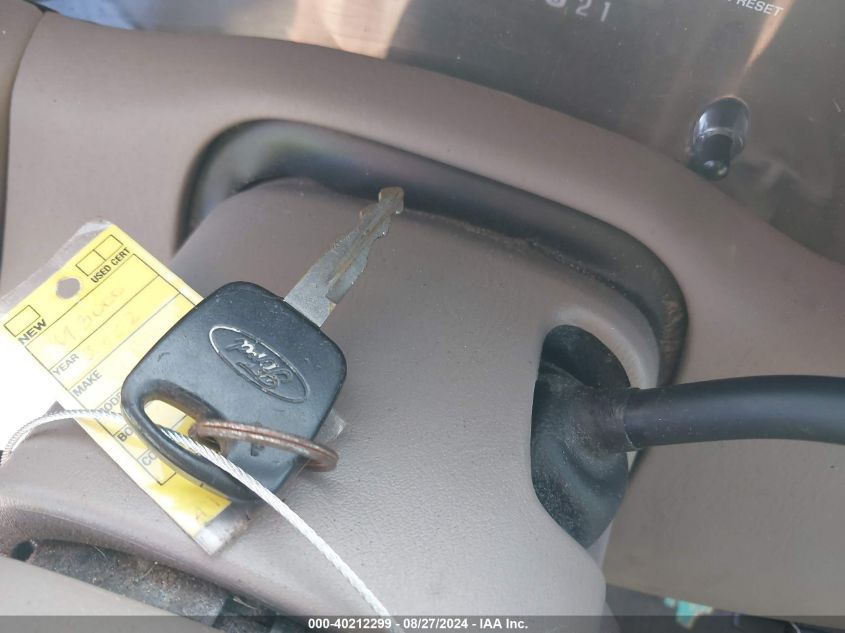 2002 Ford F-150 Lariat/Xlt VIN: 1FTRW07L12KA10811 Lot: 40212299