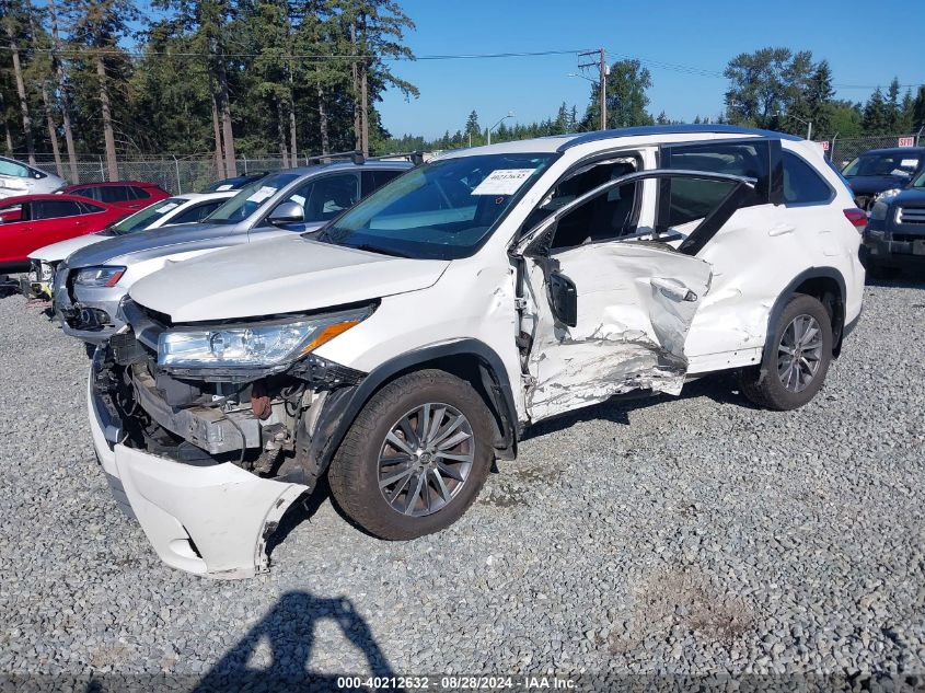 5TDJZRFH4JS804439 2018 TOYOTA HIGHLANDER - Image 2